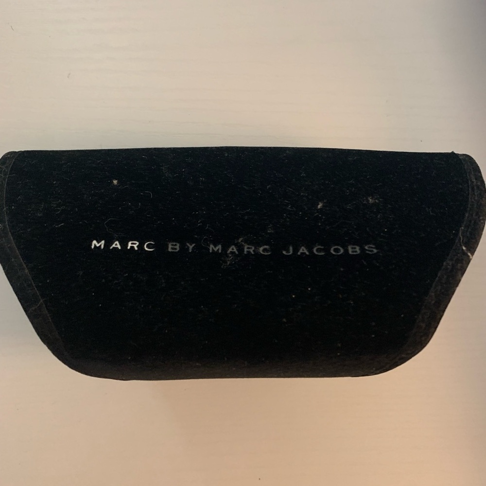 Stylish White Marc Jacobs Sunglasses Mint Condition with case - Picture 7 of 7
